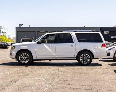White Platinum Clearcoat 2017 Lincoln Navigator L Select
