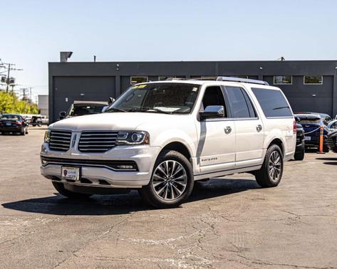 White Platinum Clearcoat 2017 Lincoln Navigator L Select