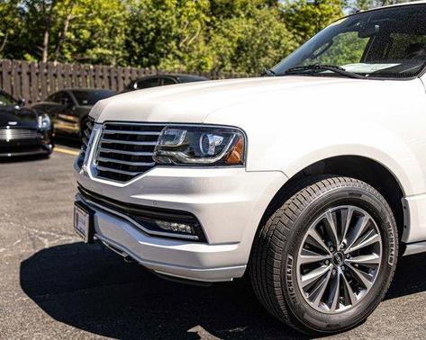 White Platinum Clearcoat 2017 Lincoln Navigator L Select
