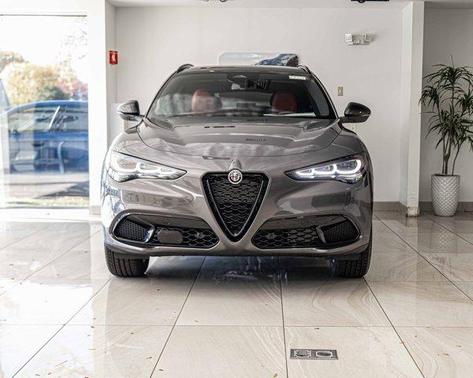 2025 Alfa Romeo Stelvio Base