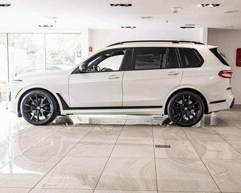 2025 BMW X7 M60i