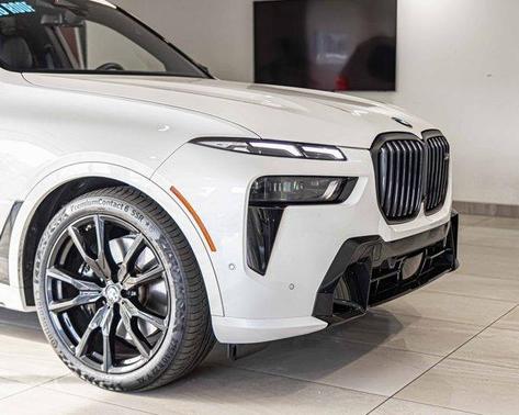 2025 BMW X7 M60i
