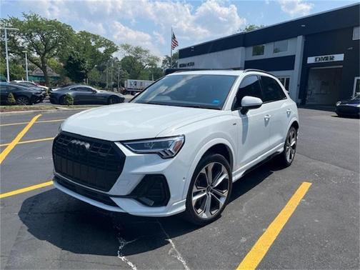 2021 Audi Q3 45 S line Premium