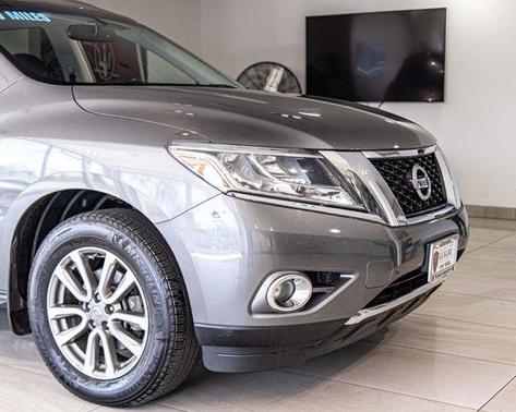 Gun Metallic 2016 Nissan Pathfinder SV