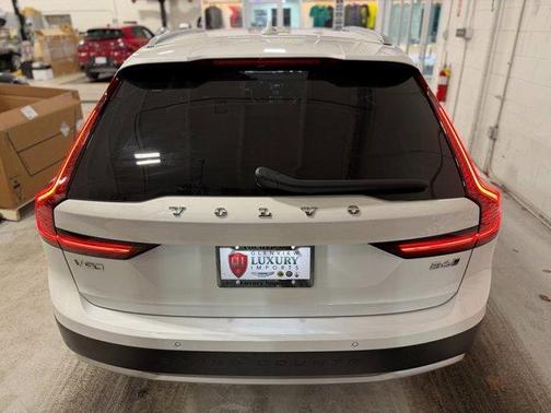 2023 Volvo V90 Cross Country B6 Ultimate