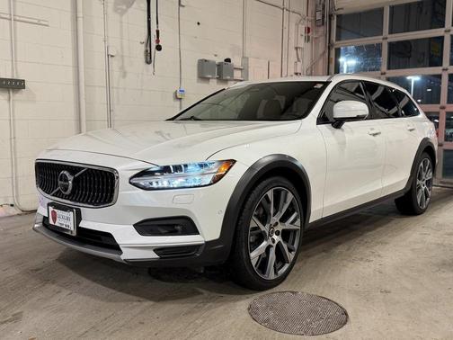 2023 Volvo V90 Cross Country B6 Ultimate