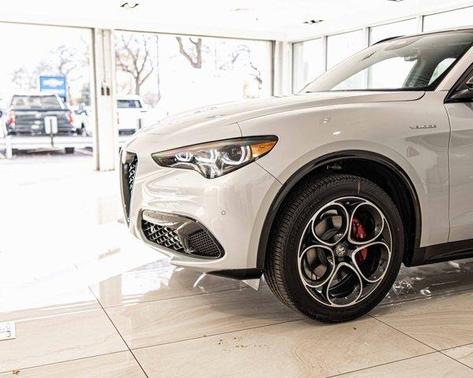 2025 Alfa Romeo Stelvio Base