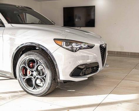 2025 Alfa Romeo Stelvio Base