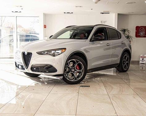 2025 Alfa Romeo Stelvio Base