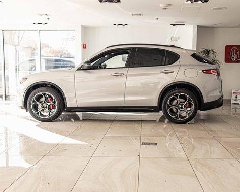 2025 Alfa Romeo Stelvio Base