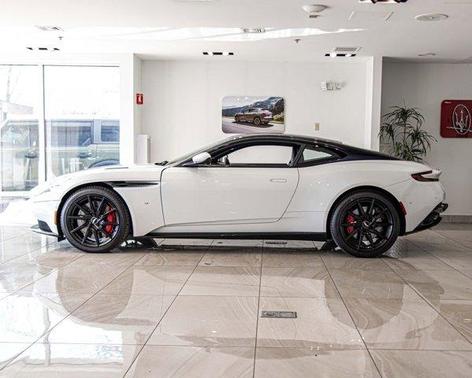 Lunar White 2017 Aston Martin DB11