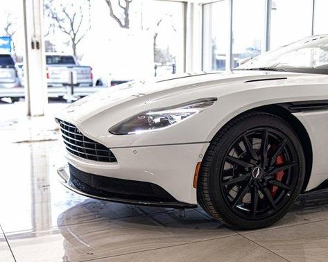 Lunar White 2017 Aston Martin DB11