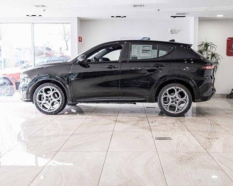 2025 Alfa Romeo Tonale Base