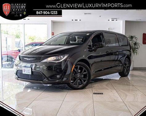 Brilliant Black Crystal Pearlcoat 2019 Chrysler Pacifica Touring Plus