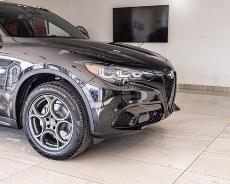 2025 Alfa Romeo Stelvio Base
