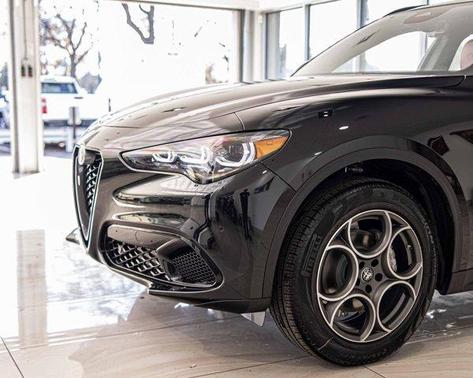 2025 Alfa Romeo Stelvio Base