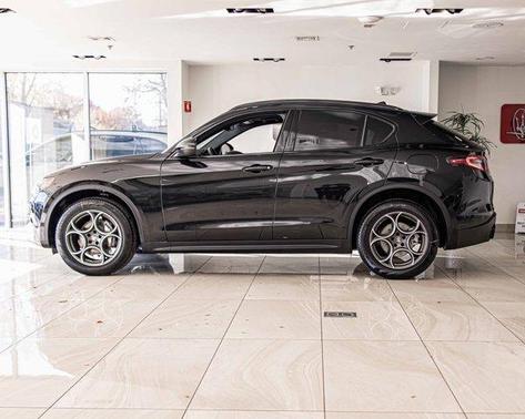 2025 Alfa Romeo Stelvio Base