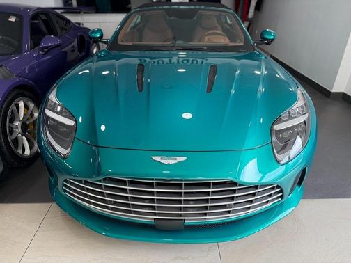 2025 Aston Martin DB12 Volante