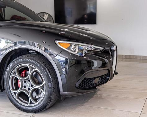 Vulcano Black Metallic 2022 Alfa Romeo Stelvio Ti