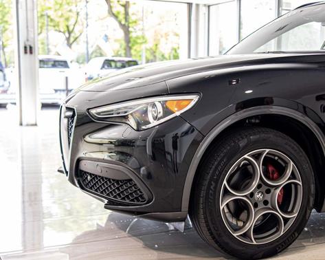 Vulcano Black Metallic 2022 Alfa Romeo Stelvio Ti