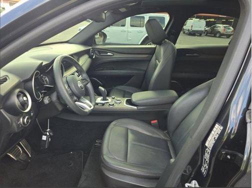 Vulcano Black Metallic 2022 Alfa Romeo Stelvio Ti