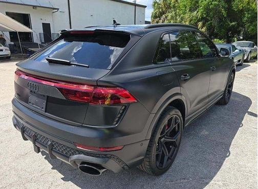 Mythos Black Metallic 2025 Audi RS Q8 4.0T quattro