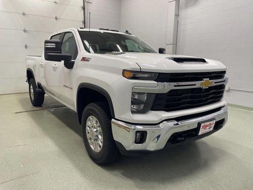 2025 Chevrolet Silverado 3500 LT