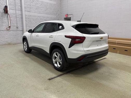 Summit White 2026 Chevrolet Trax LS