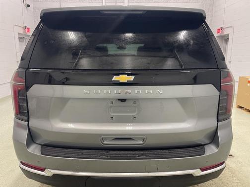 2025 Chevrolet Suburban LS