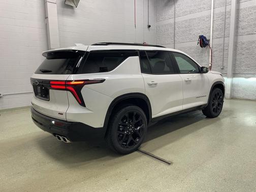 2025 Chevrolet Traverse RS