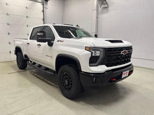 Summit White 2026 Chevrolet Silverado 2500 ZR2