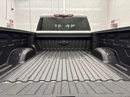 Summit White 2026 Chevrolet Silverado 2500 ZR2