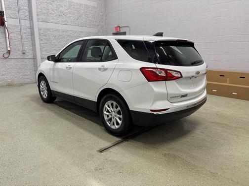 Summit White 2018 Chevrolet Equinox LS