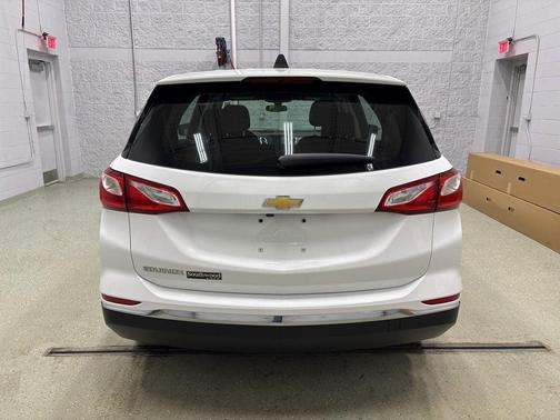 Summit White 2018 Chevrolet Equinox LS