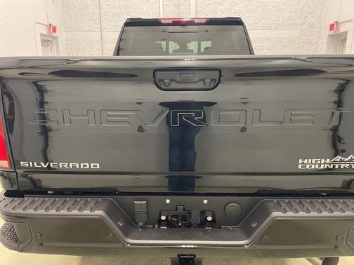 2025 Chevrolet Silverado 3500 High Country