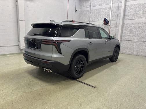 Sterling Gray Metallic 2026 Chevrolet Traverse LT