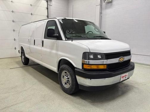Summit White 2026 Chevrolet Express 3500 Work Van