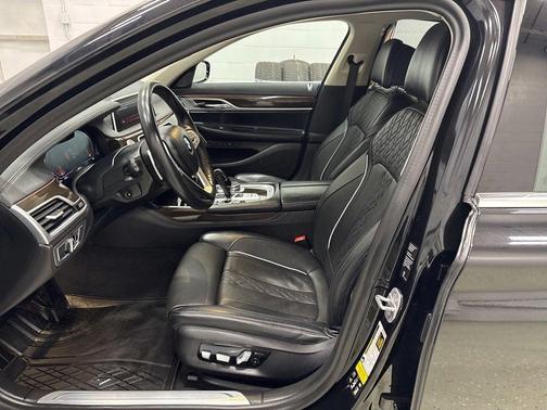 2021 BMW 740 i xDrive