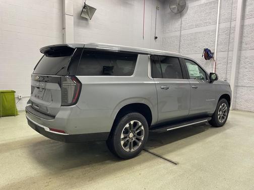 2025 Chevrolet Suburban LT
