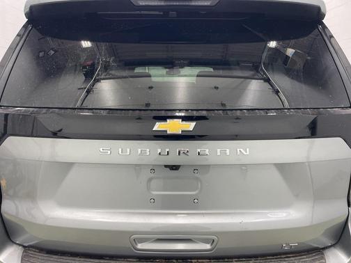 2025 Chevrolet Suburban LT