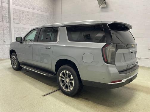 2025 Chevrolet Suburban LT