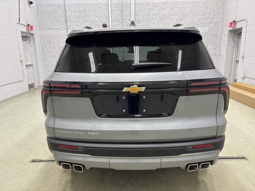 Sterling Gray Metallic 2026 Chevrolet Traverse LT