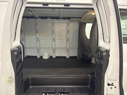Summit White 2026 Chevrolet Express 3500 Work Van