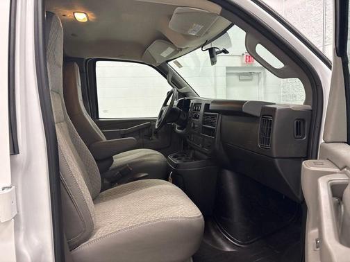 Summit White 2026 Chevrolet Express 3500 Work Van
