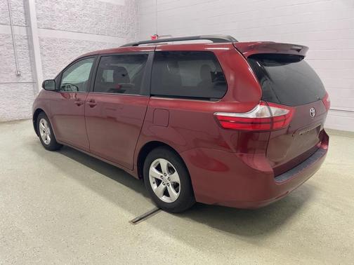 2016 Toyota Sienna LE