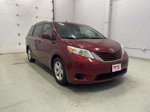 2016 Toyota Sienna LE