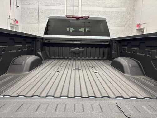 Polar White 2026 Chevrolet Silverado 3500 High Country