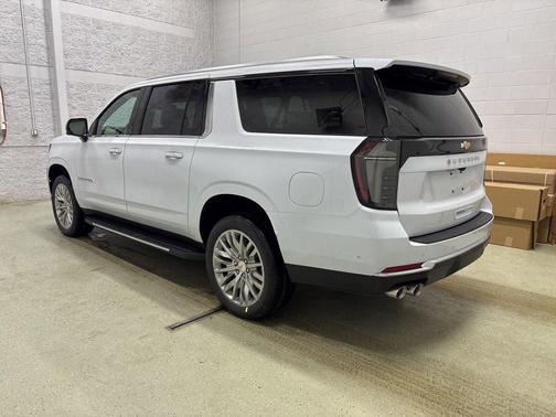 Polar White 2026 Chevrolet Suburban Premier