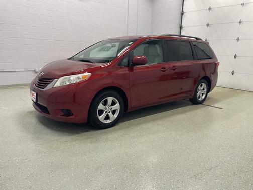 2016 Toyota Sienna LE
