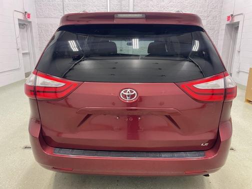 2016 Toyota Sienna LE